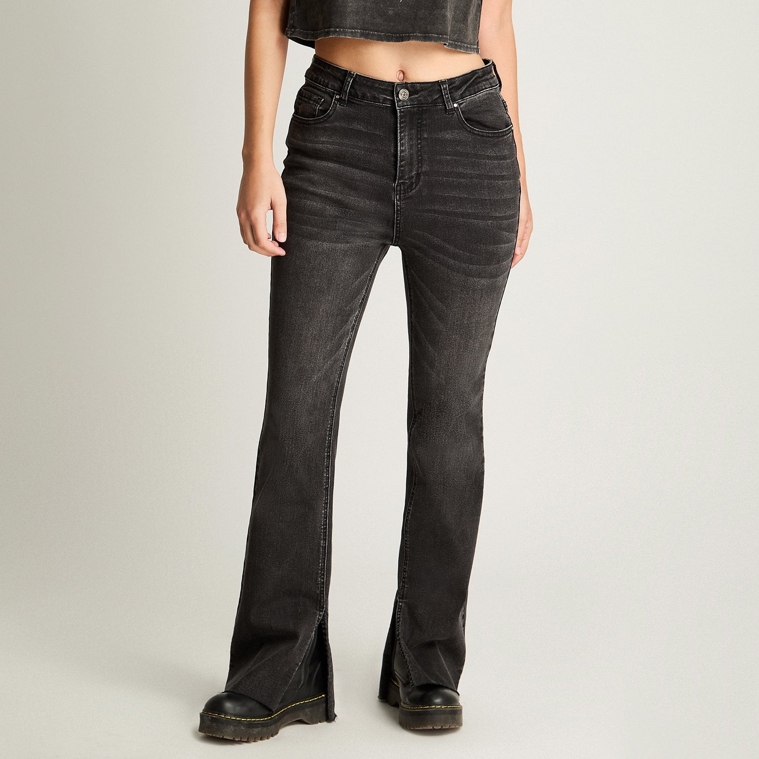 Jeans Flare Desgastado Negro Acuarela
